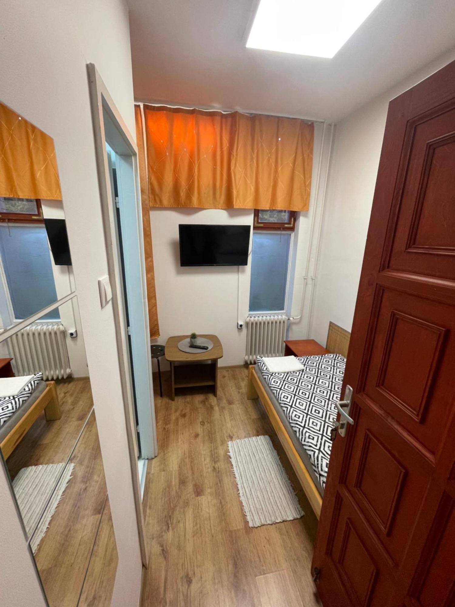 Alom Vendeghaz Hotel Dunaújváros Exterior foto
