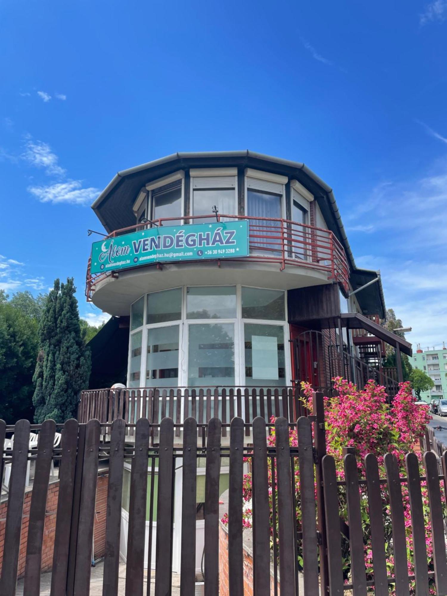 Alom Vendeghaz Hotel Dunaújváros Exterior foto